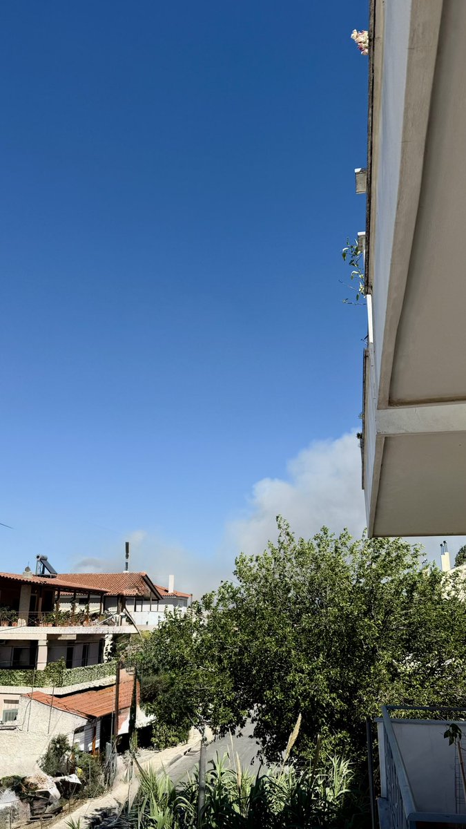 nickos16's tweet photo. Ο καπνός στην Ραφήνα φαίνεται από Καντζα! Εύχομαι να μην ξαναζήσουμε τα ίδια  #φωτια https://t.co/AqroEVlSXl