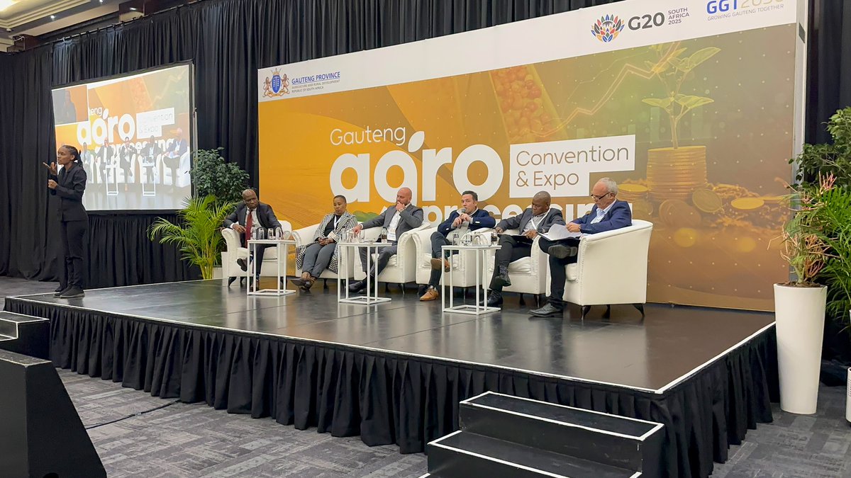 OfficialGDARD's tweet photo. Panel 3 LIVE at #AgroProcessingGauteng
Experts from RMIS, SABIO, NCM, SACB & Heineken are diving into agri-industrialisation, food safety & inclusive growth
🎙️ Moderated by M. Moholwa (GIBS)
#MadeInGP #GrowingGautengTogether #GGT2030 https://t.co/LLqYyzqnNZ
