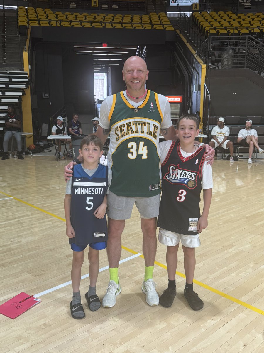 Thank u <a href="/wyo_mbb/">Wyoming Cowboy Basketball</a> and <a href="/CoachSundance/">𝙎𝙪𝙣𝙙𝙖𝙣𝙘𝙚 “𝙎𝙐𝙉𝙉𝙔” 𝙒𝙞𝙘𝙠𝙨</a> for another great camp experience!! #3Es #BYOJ #Connectivity #OneWyoming 🤠🧃🤠