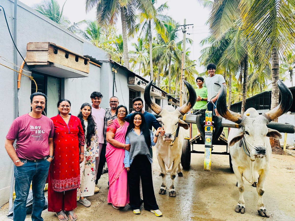 DBossTrends's tweet photo. Thoogudeepa Family ❤️

#DBoss | @dasadarshan https://t.co/MmhysN6UEJ