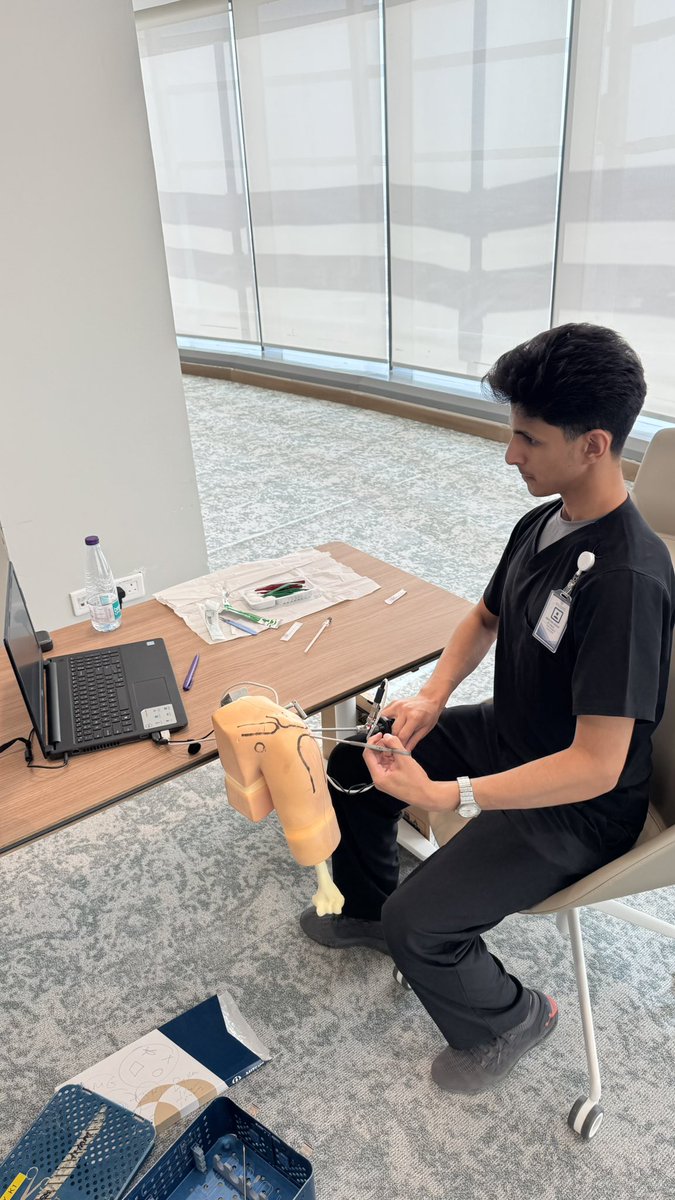 a_zad4's tweet photo. سعدت اليوم بحضور ورشة Basic Shoulder Arthroscopy في مستشفى الموسى للتأهيل بالأحساء بقيادة د.نايف الهمام، والتي تضمنت محاضرات وتطبيق عملي عن مفصل الكتف ومنظار الكتف العلاجي.👌🏻

تجربة ثرية أضافت لي الكثير كطالب علاج طبيعي في مراحلي الأخيرة.
#العلاج_الطبيعي #الأحساء #التأهيل_الطبي https://t.co/IImTBiglsc