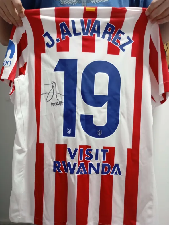 Nuestro jugador <a href="/JavierAnton20/">JaviG</a> tiene el premio de ROCKET LEAGUE de la <a href="/AtletiEsports/">Atleti Esports</a> 
Julián Álvarez eligió ser el elegido 😍