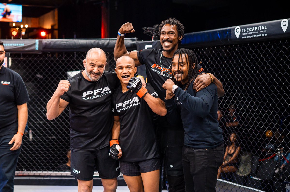 And that’s how you make a debut 😤
Denver Isaac’s stops Mngoma in round 1

#EFC125
