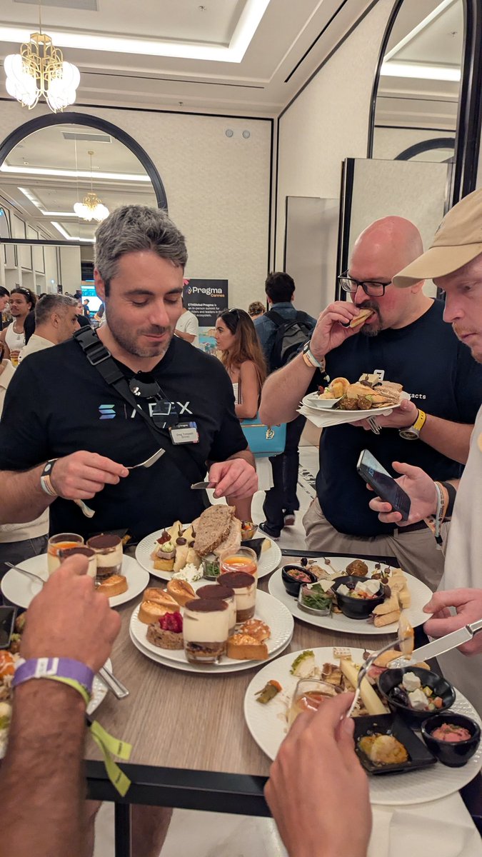 SY_Albany's tweet image. The energy is with the Litheum team @EthCC in Cannes!
@clayrab &amp;amp; @GregTomaselli are revving up for the rest of this wonderful week and trust me, only upside from here!
#Litheum #EthCC