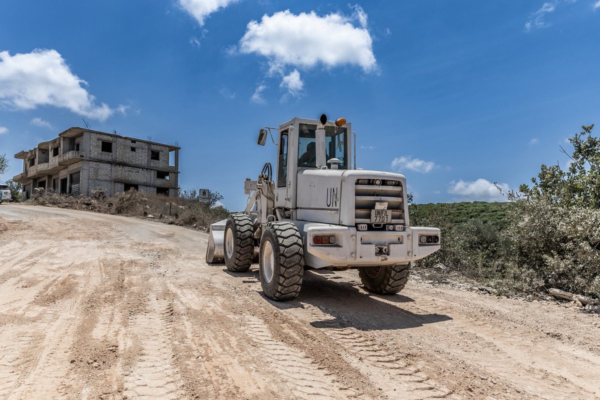 These efforts are part of UNIFIL’s ongoing work to restore access the south. Since the cessation of hostilities in November, peacekeepers have been on the ground clearing hundreds of roadblocks and reopening vital roads for communities and peacekeepers alike.