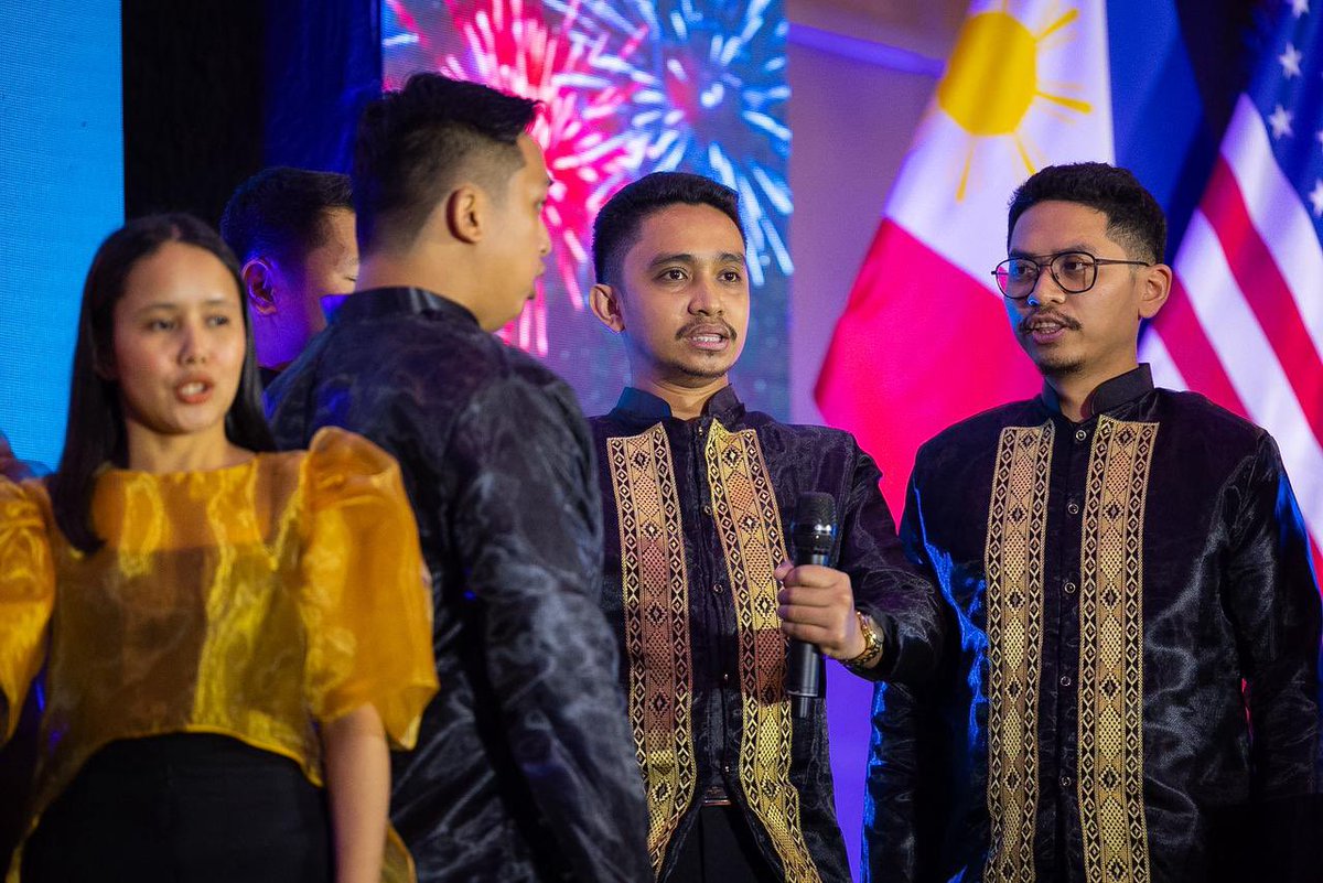 Thank you to the Department of Foreign Affairs Chorale 🎤 for the beautiful rendition of our national anthems. #USFourthOfJulyPH 🇺🇸🤝🇵🇭