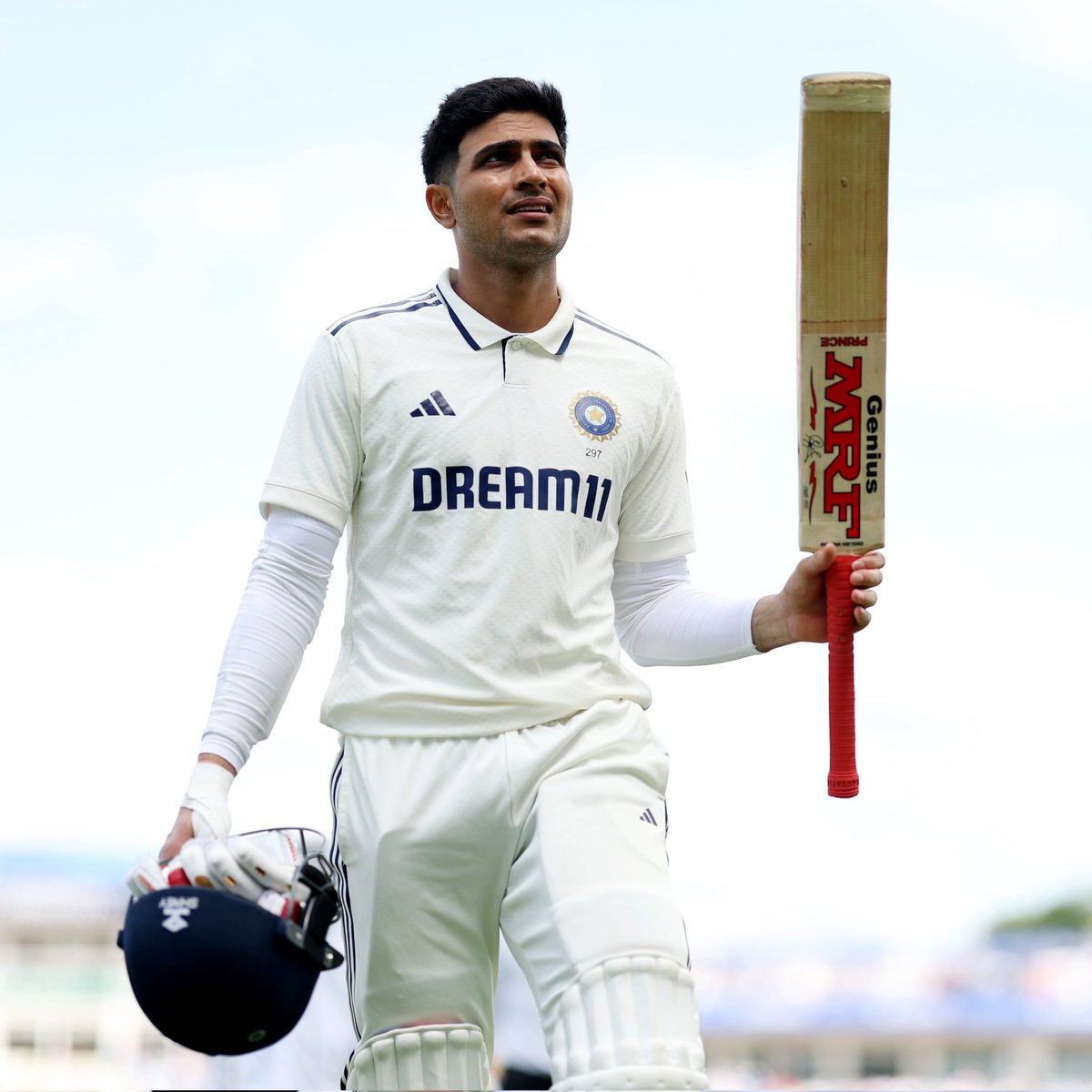 KamitSolanki's tweet image. First Indian Captain to score 200 on the English soil.

#ENGvIND #INDvsEND #indvseng2ndtest #TestCricket
#INDvsENGTest #ShubmanGill