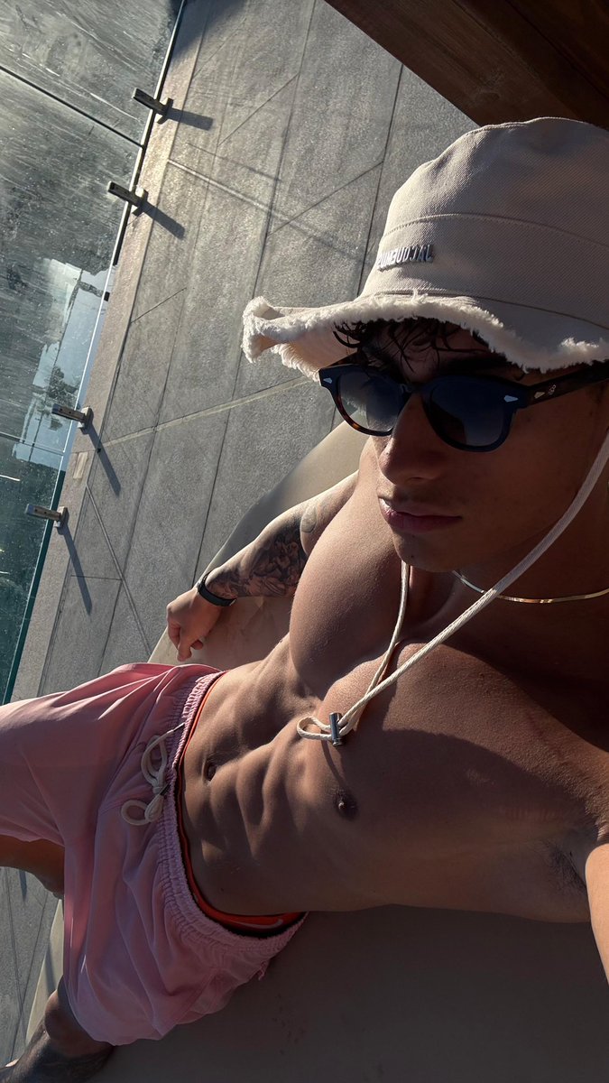 Oggi il caldo mi ammazza 🥵
Vieni a farmi compagnia, ti renderò la giornata molto più leggera 😏

OF 🤍💙: onlyfans.com/mattysecret
TELEGRAM 🎁: t.me/+wYqpbW_1Ui40N…