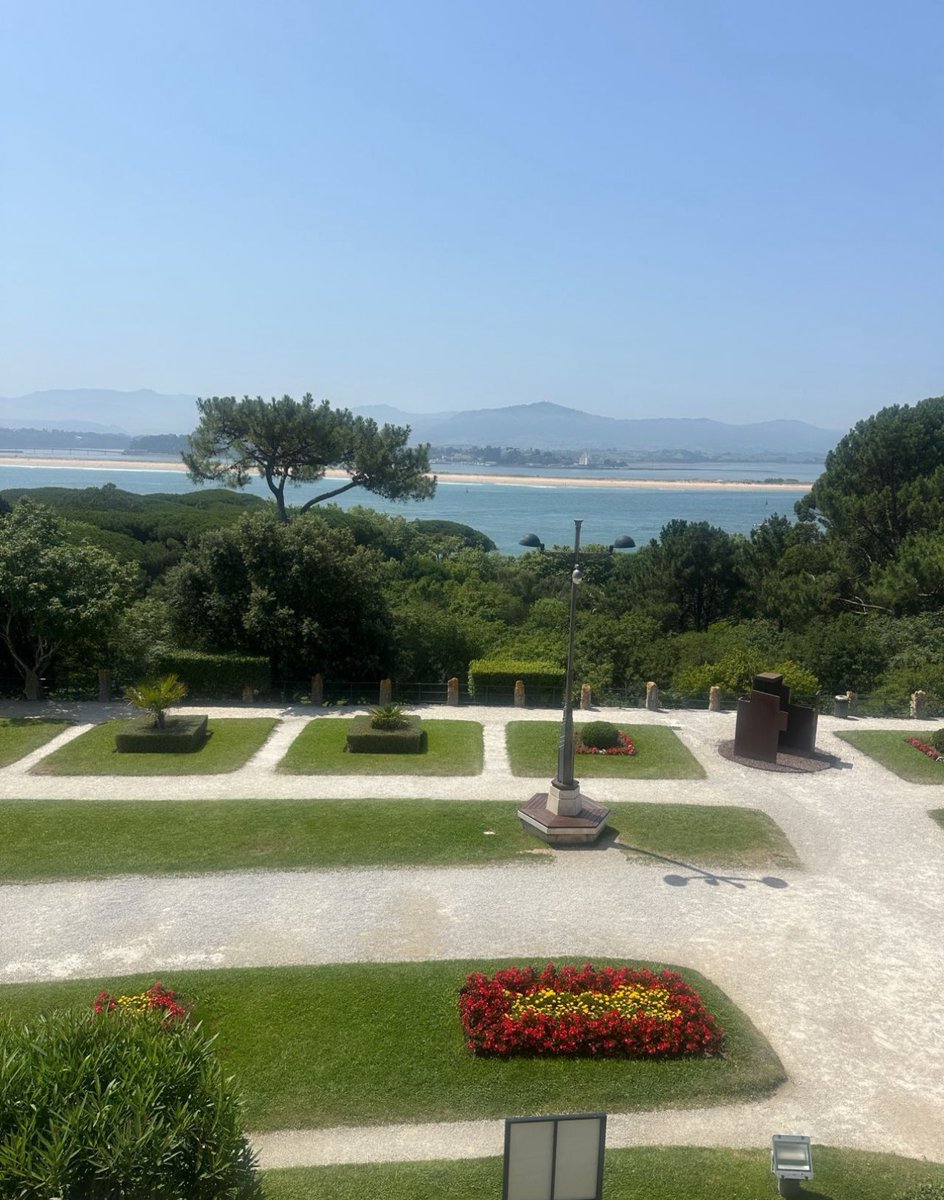 Durante 3 días en #Santander reflexionamos sobre ética, #IA y liderazgo con propósito 🧠

Nuestro director Alejandro Rodríguez Bolaños y 4 #Celerados participaron en el III Encuentro sobre Liderazgo Cívico de Fundación Tatiana y Universidad Internacional Menéndez Pelayo 🙌