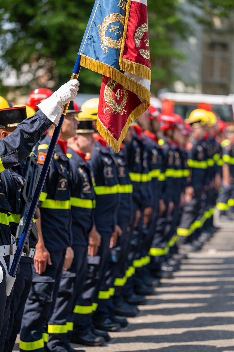 Chef d'état-major de l'armée de Terre (@cemat_fr) on Twitter photo « Servir pour sauver »
Les sapeurs-sauveteurs de lâ<a href="/armeedeterre/">ArmĂ©e de Terre</a> participent tous les jours Ă la protection des Français face aux risques majeurs de toute nature.
Fier dâavoir participĂ© Ă la crĂ©ation, aujourdâhui Ă Libourne, du 4e rĂ©giment dâinstruction et dâintervention de la « Servir pour sauver »
Les sapeurs-sauveteurs de lâ<a href="/armeedeterre/">ArmĂ©e de Terre</a> participent tous les jours Ă la protection des Français face aux risques majeurs de toute nature.
Fier dâavoir participĂ© Ă la crĂ©ation, aujourdâhui Ă Libourne, du 4e rĂ©giment dâinstruction et dâintervention de la