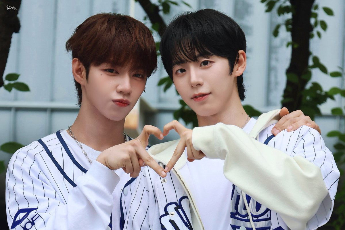 Vicky1250964's tweet photo. 250703 mcd 미니팬미팅
하트 3종 🫶🏻
#서정우 #JEONGWOO
#제이엘 #JL 
#AHOF #아홉 https://t.co/Mv7mAo9Zmf