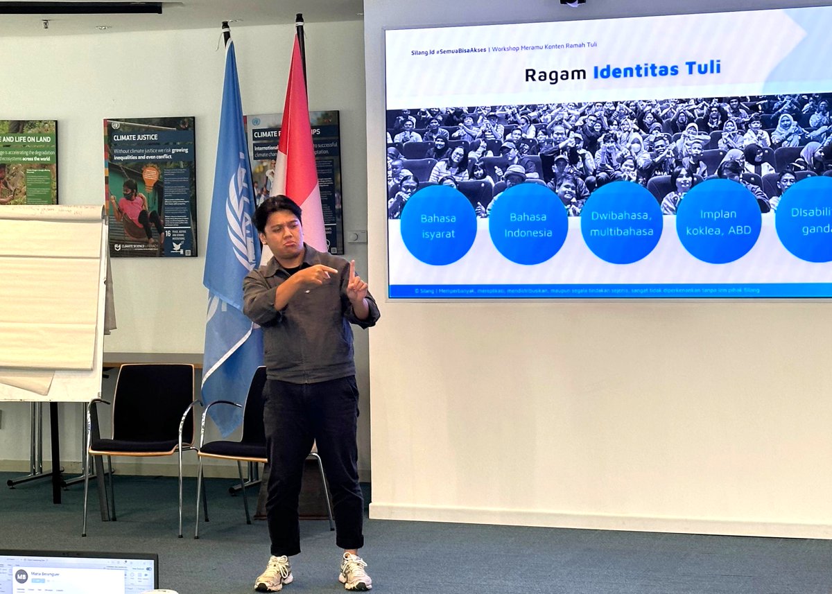 UNDP🇮🇩 just wrapped up #GESI Storytelling &amp; Photography training, equipping our team to communicate more inclusively. 
Today’s session featured Arsa Alamsyah from Silang.id, who shared powerful insights on visual storytelling from the Deaf community perspective.
