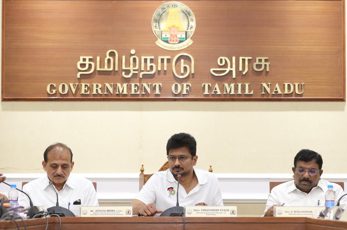 Udhaystalin's tweet photo. மாண்புமிகு முதலமைச்சர் @mkstalin அவர்களின் வழிகாட்டுதலின்படி, தமிழ்நாடு விளையாட்டு மேம்பாட்டு ஆணையத்தின் 47-ஆவது செயற்குழுக்கூட்டத்தை தலைமைச் செயலகத்தில் இன்றைய தினம் நடத்தினோம்.

இந்தக்கூட்டத்தின் போது, #SDAT மூலம் செயல்படுத்தப்பட்டு வரும் திட்டங்களின் நிலை, எதிர்கால இலக்குகள் உள்ளிட்டவை குறித்து  விரிவாக ஆலோசித்தோம்.

முக்கியமாக SDAT-க்கென மாற்றுத்திறனாளி பயிற்சியாளரை நியமிப்பது - ஊதிய உயர்வு - SDAT விடுதிகளின் வசதிகளை மேலும் மேம்படுத்துவது - சர்வதேச, தேசிய அளவிலான போட்டிகளை நடத்துவதற்கான திட்டமிடல் என பல்வேறு அம்சங்கள் குறித்து கருத்துக்களை பரிமாறினோம்.

தமிழ்நாட்டை விளையாட்டுத்துறையில் தன்னிகரற்ற மாநிலமாக்க அயராது உழைப்போம்!

@SportsTN_ #NMuruganantham @Atulyamisraias #PradeepYadavIAS #JMeghanathaReddyIAS