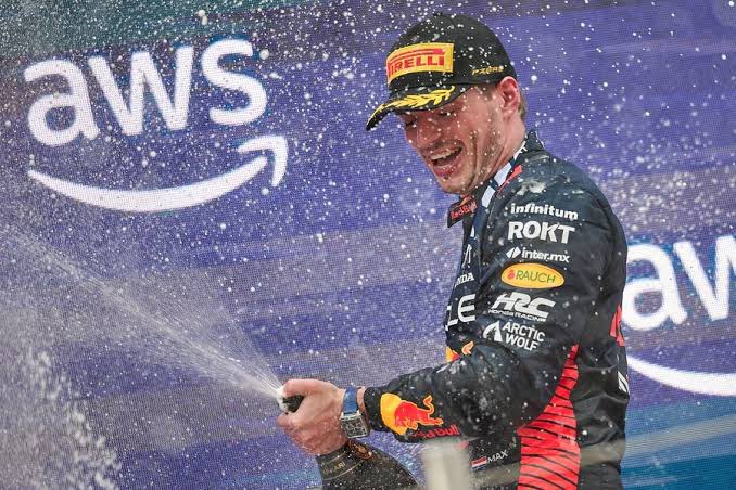 Por aquello de cláusulas y rumores. Verstappen tiene en lo que va de temporada al presente GP, más carreras sin podium (6) que dentro de los tres primeros (5).  No ocurría desde 2019.
