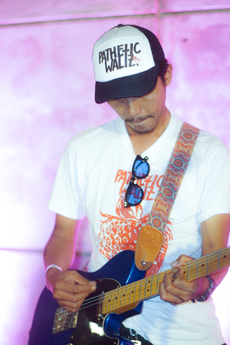 PatheticWaltz's tweet photo. Hari ini tadi, kami baru saja merekam gitar untuk lagu terbaru. Who’s wait?

https://t.co/qQducscyxj https://t.co/doaiuL1jpd