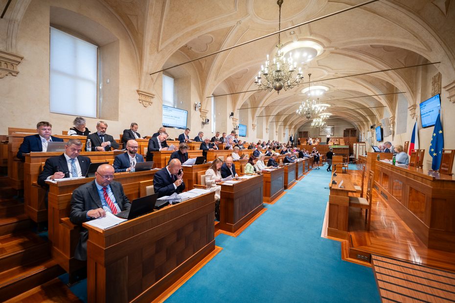PetrJanVins's tweet image. Parlament ČR včera schválil novelu zákona č. 372/2011 Sb., o zdravotních službách. Poprvé novodobých dějinách jsou v něm zákonem zakotveny podmínky a standardy poskytování duchovní služby v nemocnicích, tedy služby nemocničních kaplanů.
Jsem z toho trochu naměkko, protože po…