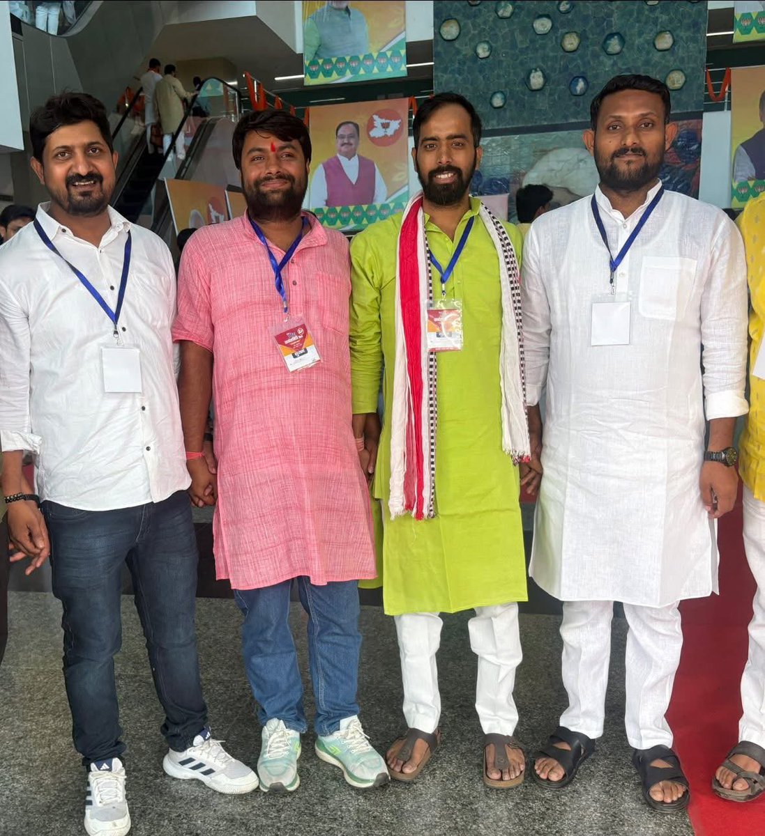 आज पटना के ज्ञान भवन में आयोजित भारतीय जनता पार्टी बिहार प्रदेश कार्य समिति बैठक में शामिल हुआ ..