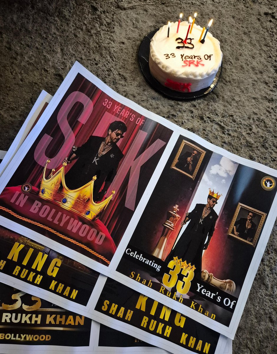 SRKCHENNAIFC's tweet photo. Pics-1: SRK fans from #SRKNagpurCFC celebrated #33YearsOfSRK by cutting cake 🎂 

33 YEARS OF MEGASTAR SRK
#33YearsOfSRKInBollywood #ShahRukhKhan @iamsrk https://t.co/QFSASTurzr