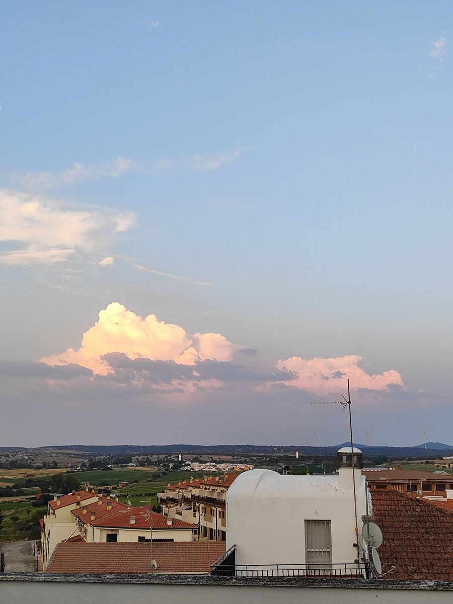 Casi había olvidado lo bonitos y limpios que son los cielos en el pueblo y la cantidad de estrellas que puedes ver a la fresca ...