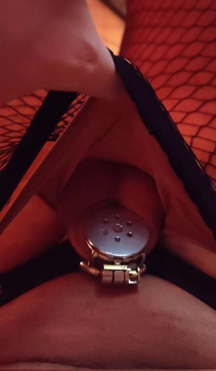 JLilloisfeet's tweet photo. À ma place ! Bien sagement dans ma cage ! 😇🐶
#sissy #femboy #femdom #gay #toulouse #soumis #slave #dickrate #moneyslave #dom #paypig https://t.co/kn6YciLQuo