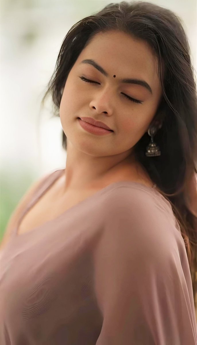 rashmikarasshi's tweet photo. Pottachi reaction when bull says unnayum un Ammavayum ore bedla potu pannanum di 

And sissy me cummed https://t.co/1ylpGdAlL7