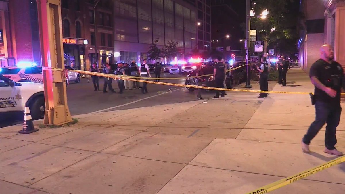 MorganKolkmeyer's tweet image. DEVELOPING: Multiple people shot in the River North are of downtown Chicago. Erik Runge is on the scene with a full report on @wgnmorningnews @WGNErik