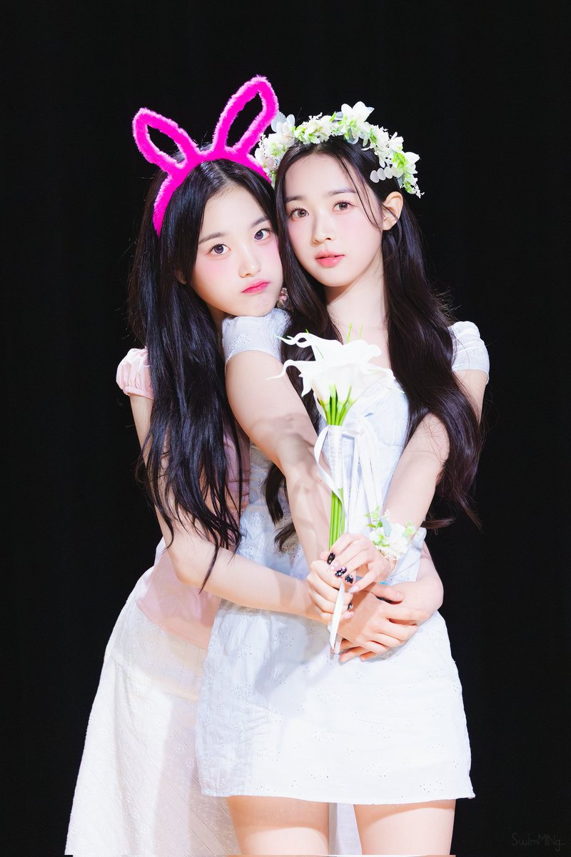 soomsoomsoom103's tweet photo. 둘다 너무 예뻐🩷 https://t.co/h6bibv3HPR