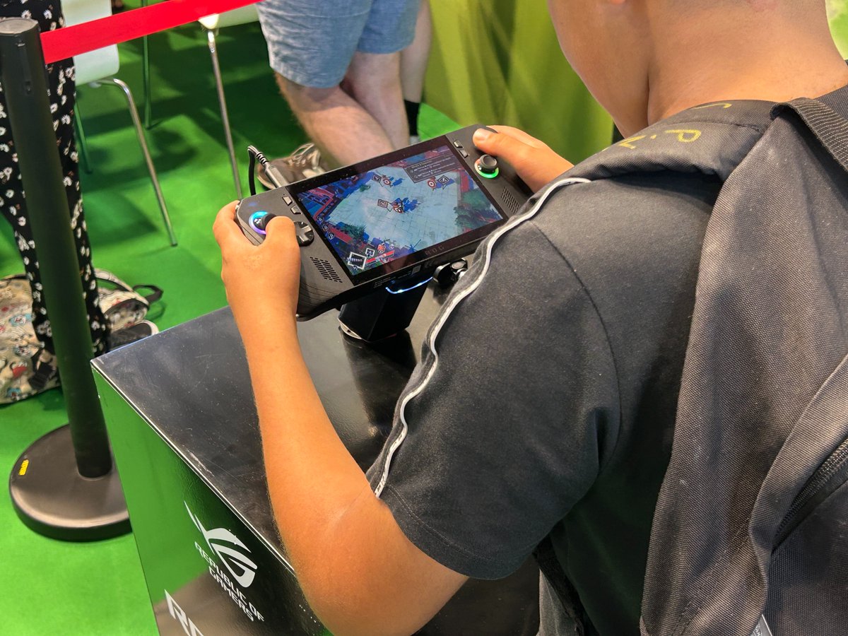 AnkamaGames's tweet image. ⚔️Des combattants sont déjà arrivés pour ce premier jour de #JapanExpo2025 et sont nombreux à affronter Gargandyas sur #DOFUS et Thalos-Kyarrelmne sur #WAKFU dans des combats inédits !
D'autres s'aventurent dans la dimension du dieu Iop dans #SAVARA 🔥
Nous avons hâte de vous…