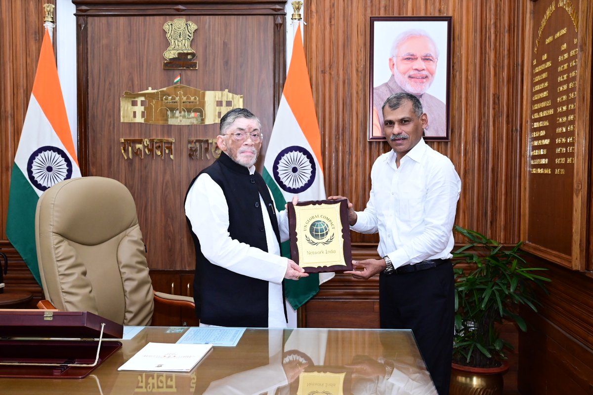 Citizens Foundation (@citizens_cf) on Twitter photo Mr. <a href="/GaneshReddys7/">Ganesh Reddy</a>, Founder & CEO of <a href="/citizens_cf/">Citizens Foundation</a>, paid a courtesy visit to the Hon'ble #Governer of #Jharkhand, Shri <a href="/santoshgangwar/">Santosh Gangwar</a> ji, at #RajBhavan. During the meeting, he briefed the Governor on the initiatives of the <a href="/GCNIndia/">UN Global Compact Network India 🇮🇳</a> and his newly assumed role as #Secretary of Mr. <a href="/GaneshReddys7/">Ganesh Reddy</a>, Founder & CEO of <a href="/citizens_cf/">Citizens Foundation</a>, paid a courtesy visit to the Hon'ble #Governer of #Jharkhand, Shri <a href="/santoshgangwar/">Santosh Gangwar</a> ji, at #RajBhavan. During the meeting, he briefed the Governor on the initiatives of the <a href="/GCNIndia/">UN Global Compact Network India 🇮🇳</a> and his newly assumed role as #Secretary of