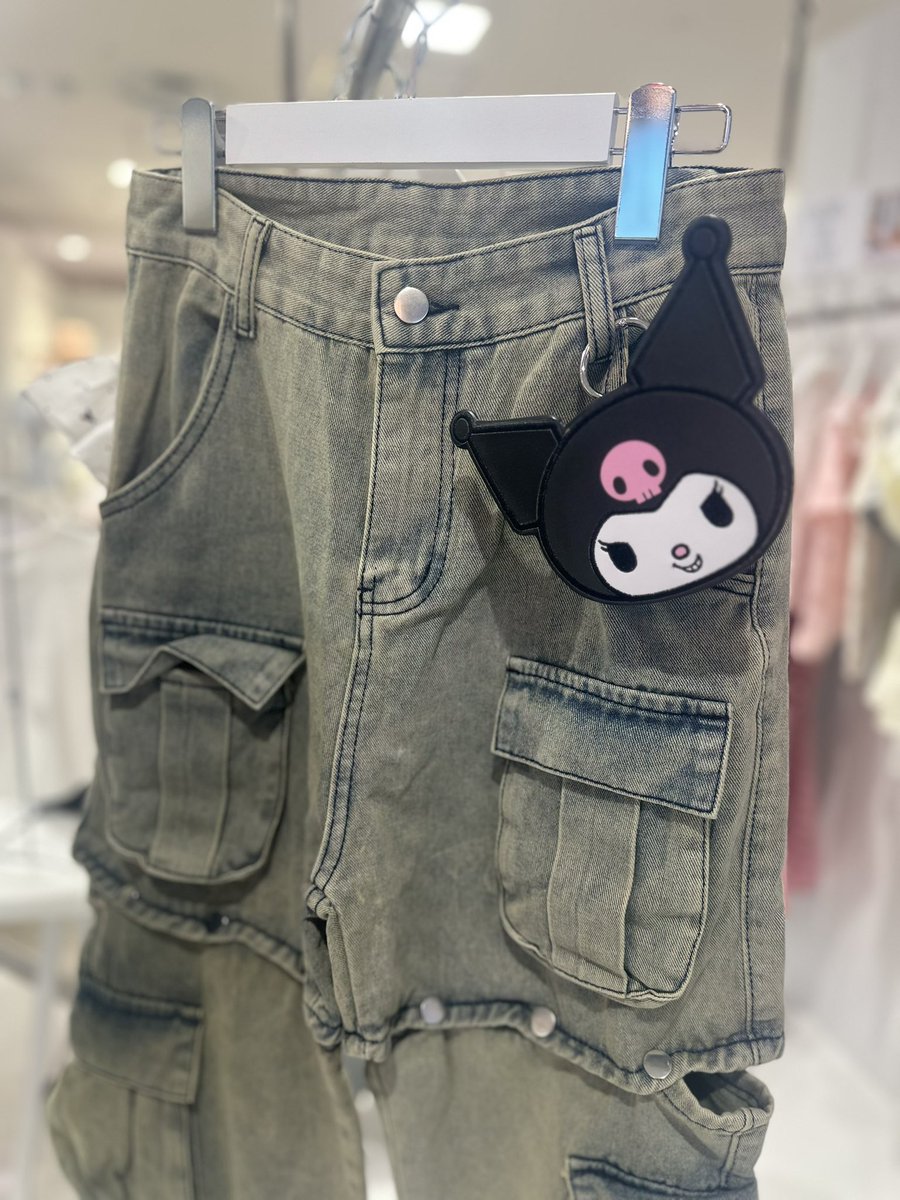 _LWC_official's tweet photo. 4GEEKs by SPIRALGIRLの
『サンリオキャラクターズコレクション』
バッグやボトムに付けられるマルチポーチや
暑い夏に大活躍のちびTなど他にもサンリオアイテム多数展開中!
#サンリオ #ハローキティ #キティ #メロクロ #マイメロ #クロミ #4GEEKS #SANRIO #HelloKitty https://t.co/EA7aMPpr2t