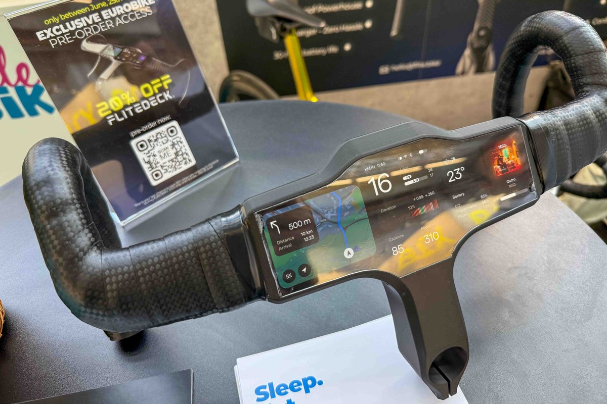 dcrainmakerblog's tweet image. Quick Look at FliteDeck’s Handelbar Cockpit: Is It Real? I dive into what I found at Eurobike when I started poking at one of the units on the stand: dcrainmaker.com/2025/07/flited…