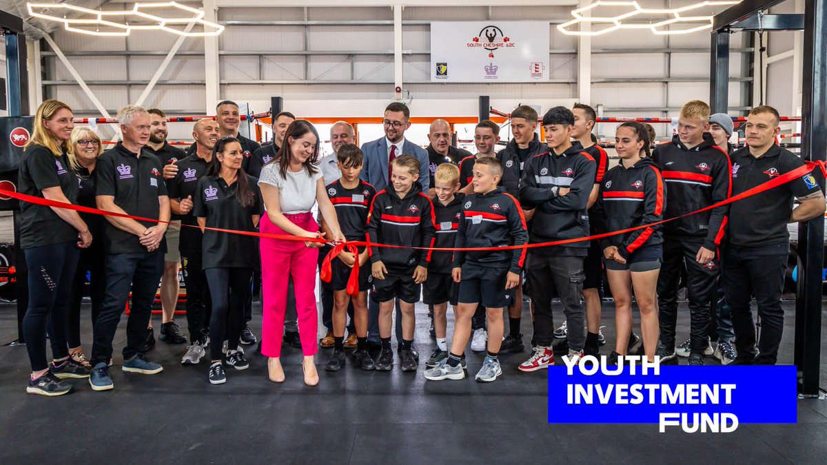 TheSocialInvest's tweet image. The state-of-the-art Mirion Street Boxing Gym & Youth Club is officially open! @DCMS Minister @Steph_Peacock & @connor_naismith joined young people & the Mirion Street team to cut the celebratory ribbon 🎀#YouthInvestmentFund