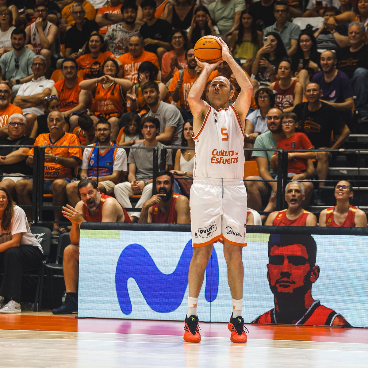 valenciabasket's tweet image. 🧡 𝐄𝐥 𝐜𝐚𝐧𝐨𝐧𝐞𝐫 𝐝𝐞 𝐓𝐚𝐫𝐫𝐚𝐠𝐨𝐧𝐚

🎯 Si algo dejó claro el domingo es que la muñeca de @b5alvarez sigue intacta

En el cuarto seguido se volvió loco... 🤪 ¡y metió el de la victoria!