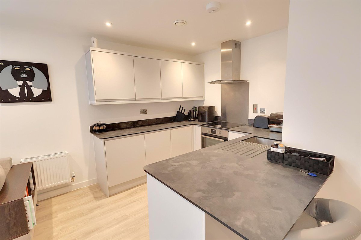 Located in a modern development built in 2019, this stunning second floor #apartment offers contemporary #Southampton City Centre living in a modern and stylish block.

Info- fieldpalmer.com/properties/bac…

Call Field Palmer Shirley 023 8078 0787