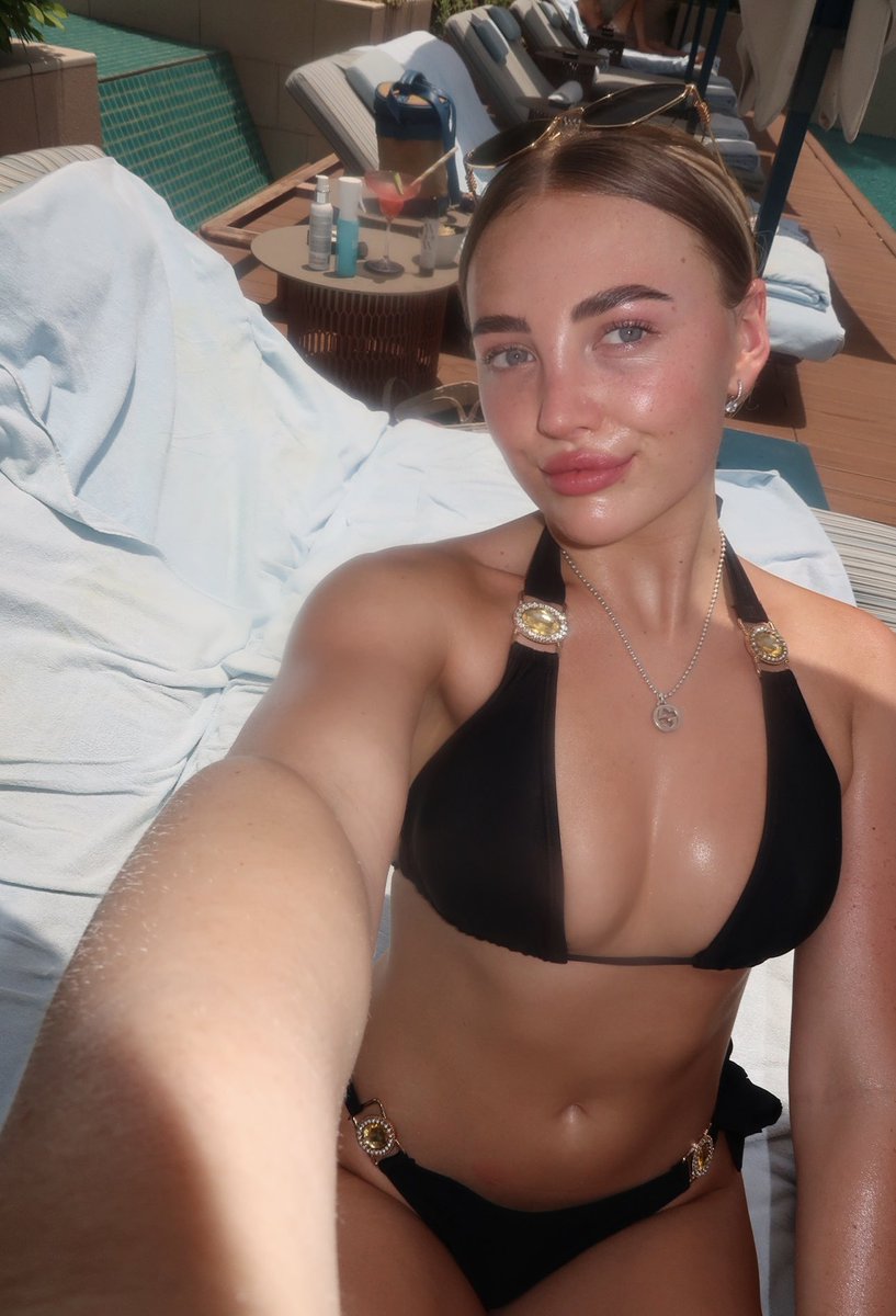 RooneyLeoni's tweet photo. Yeah …. I’m THAT girl https://t.co/BfcG9h1HGn