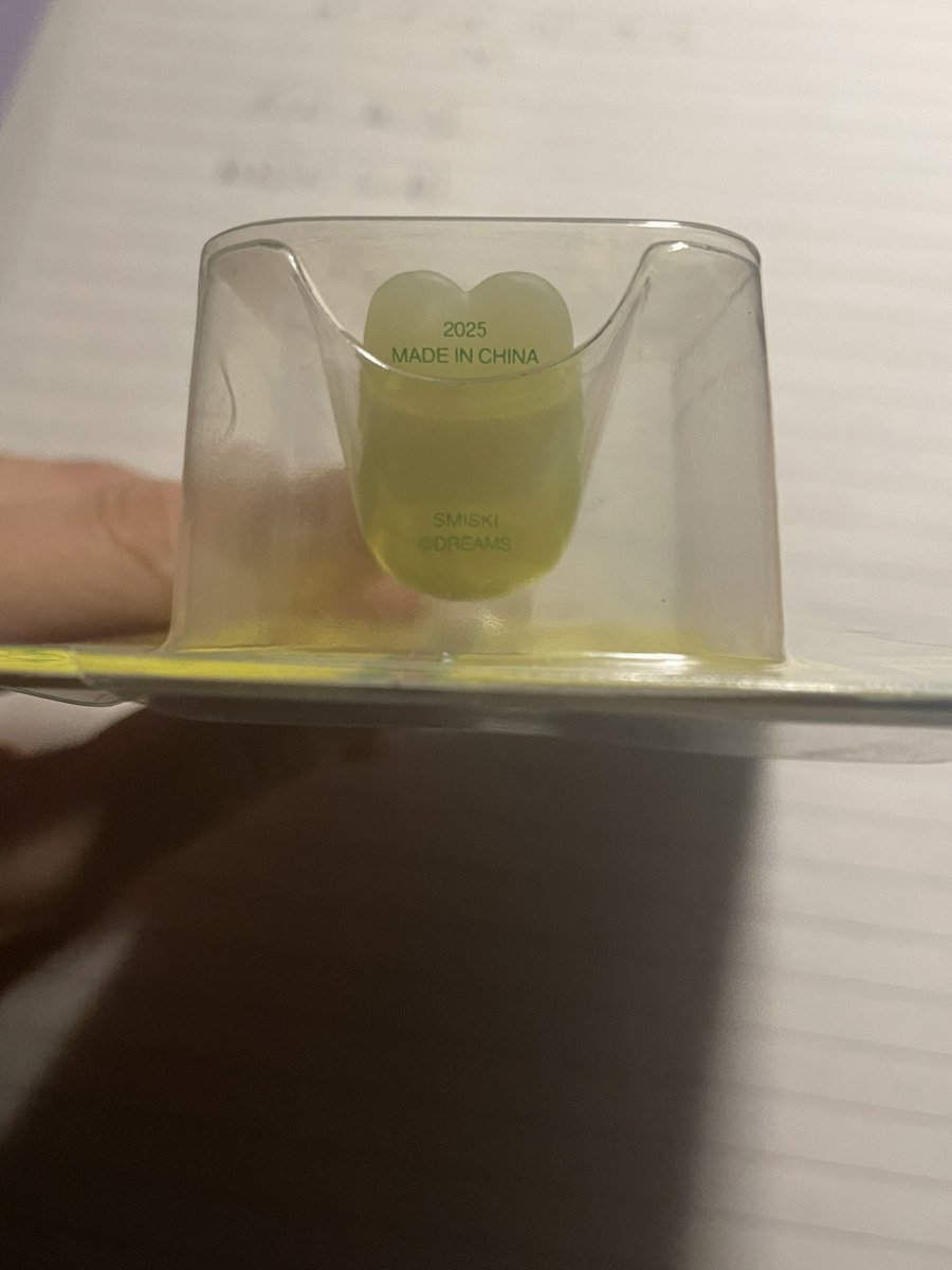 GieeKartz's tweet photo. wts lfb SMISKI ZIPPERBITE 🍏

-mint condi/hasn’t been used 
- bought from 🇯🇵 (donki) 

300 php 

mop: gcash
mod: jnt 
📍 mindanao

# hipper blackpink pc twice meovv bts photocard album enhypen babymonster itzy lesserafim jennie lisa katseye aespa https://t.co/KOFdoLNXul