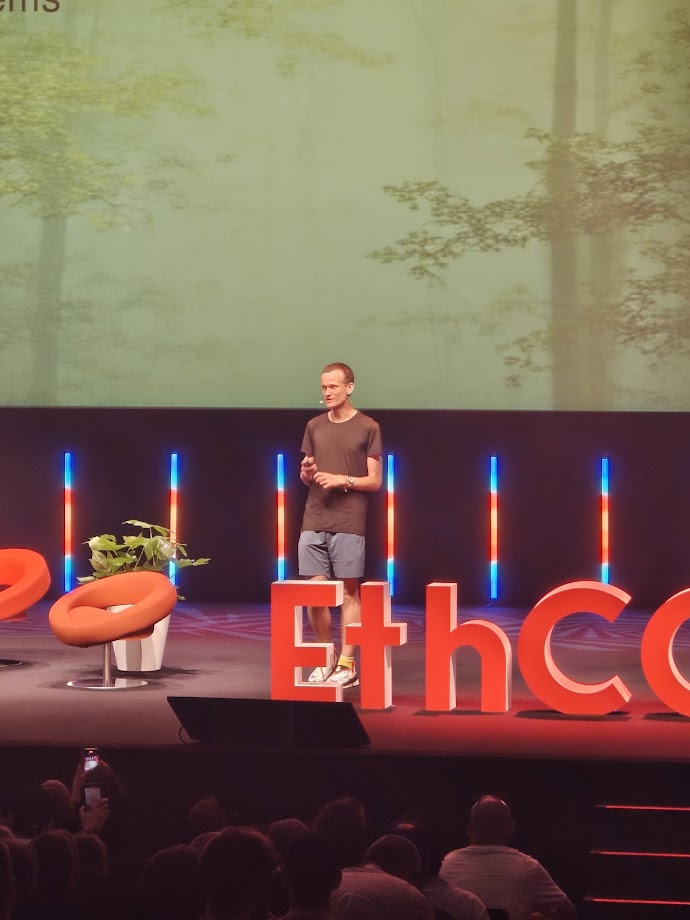 luca_techops's tweet image. Heading home from #ethCC, it was great to meet so many new faces!  

Main takeaway from Vitalik is challenging the community to actually focus on concrete properties that guarantee user freedom &amp;amp; security, not just building &quot;shiny tech.&quot; 

A good reminder for all in #Web3.