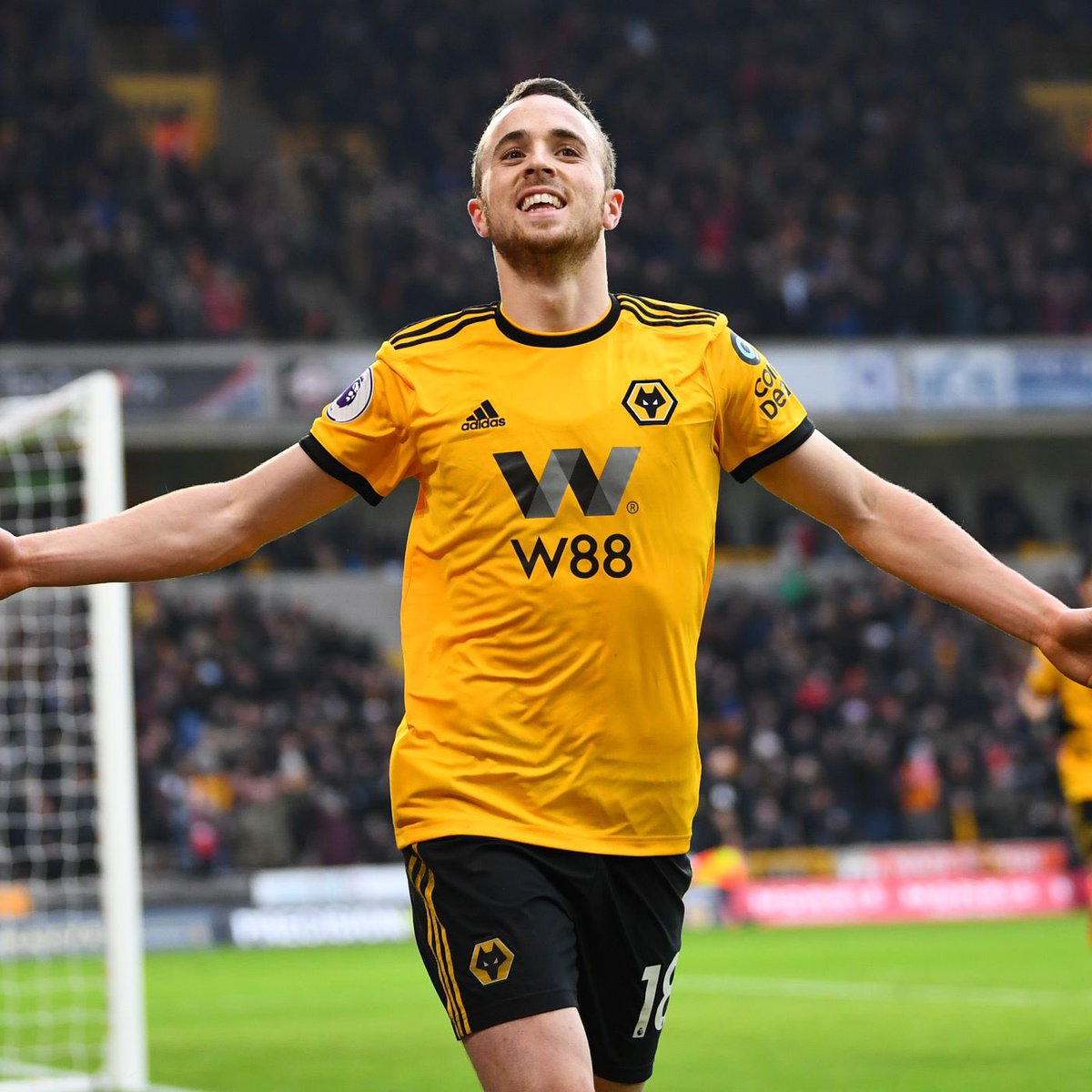 AJTrioxin's tweet photo. Rip Diogo
A genuinely nice guy, he was also a fantastic player for Wolves.
That time under Nuno was the best era for me as a Wolves fan.

He was fantastic to watch and that night against United, his goal was one of the loudest I’ve ever heard Molineux.

Love to his family ❤️ https://t.co/uQ0nnngS4i
