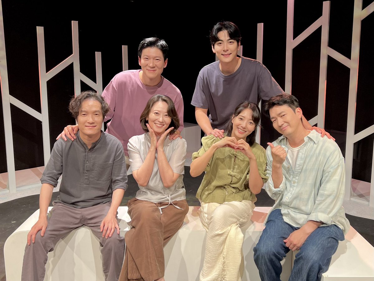ramstage2023's tweet photo. 연극 <이 여름이 지나면> D-DAY🎉

드디어 첫 공연을 앞두고 있습니다.
저희는 설레는 마음으로 관객분들을 만날 준비를 마쳤습니다.
연극 <이 여름이 지나면> 잠시 뒤에 뵙겠습니다🙂‍↕️

-
2025.07.03-07.27
연우소극장

#램스테이지 #연극 #이여름이지나면 #대학로 #혜화 https://t.co/lTbAfCV7eV