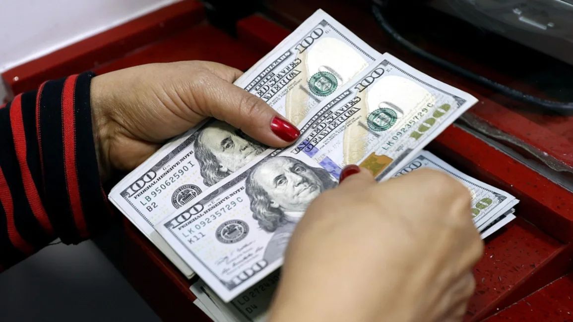 eltribuno's tweet photo. #POLITIA ECONOMÍA ARGENTINA - VALOR DEL DÓLAR EN ARGENTINA Alerta amarilla: el dólar llegó al valor más alto desde abril
https://t.co/KiYqmKf7SB https://t.co/4DiCUayPip