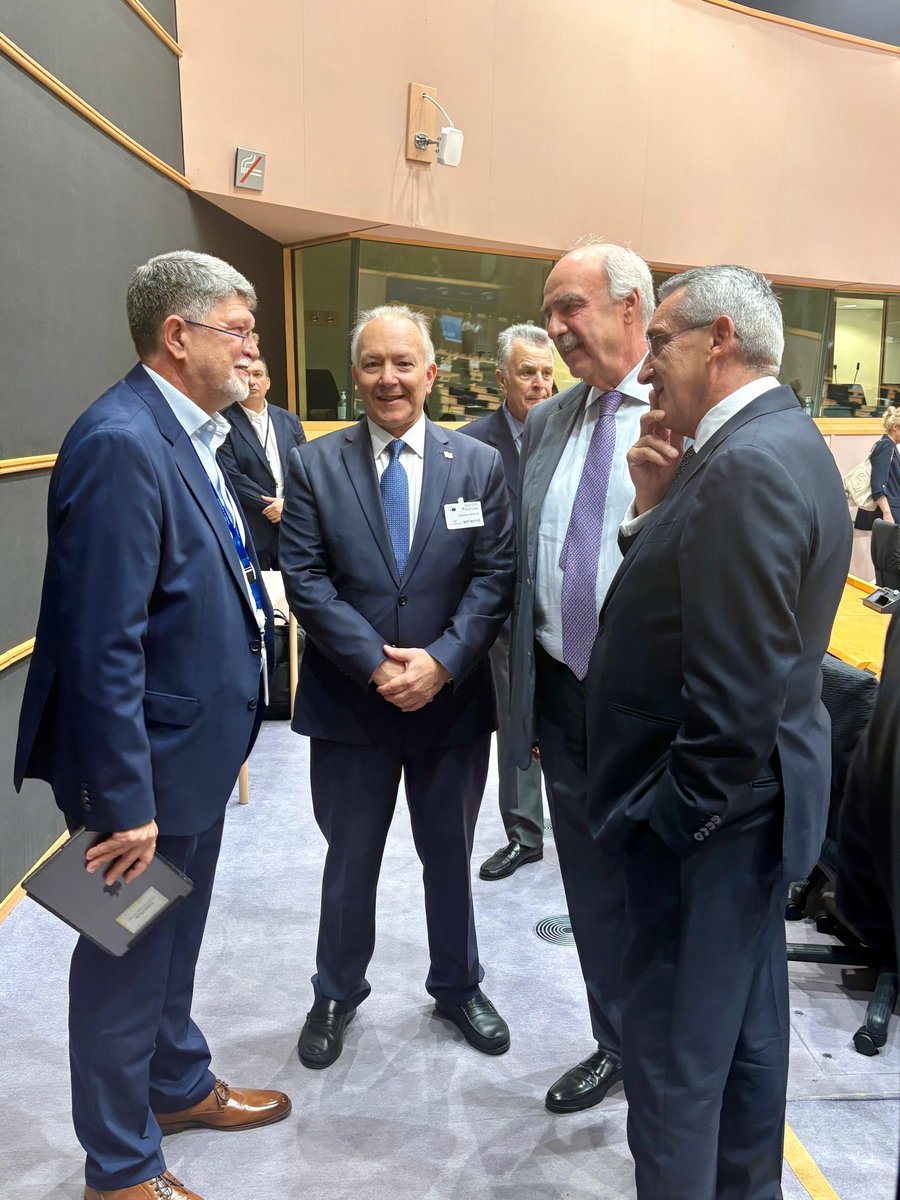 Prije 11 godina pokrenuo sam borbu da se posebnosti otoka prepoznaju u europskim politikama. Danas, kao potpredsjednik SEARICA Intergrupe za otoke, ponosno mogu reći – uspio sam!
Otočne zajednice diljem EU više nisu zanemarene.
➡️ Otoci su jasno spomenuti u Zelenom planu 🇪🇺
➡️