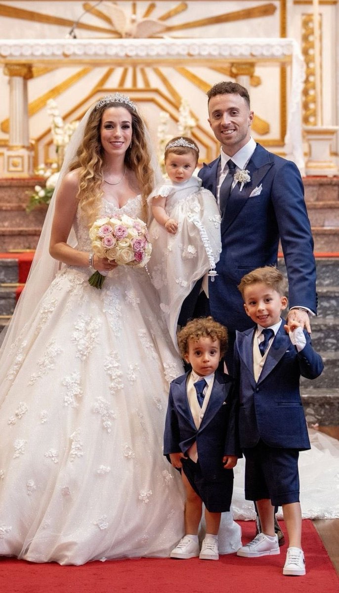 OliLondonTV's tweet photo. This was Liverpool footballer Diogo Jota just 11 days ago with his wife and their children on their wedding day. 

Today, he died in a car crash. 

He was just 28. https://t.co/dHtBaT1xLd
