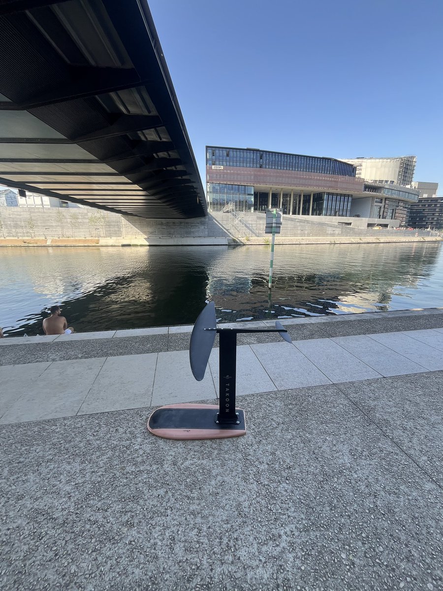 My first « rando pump » yesterday evening, going full circle in pumping foil around Ile Seguin on the Seine in Paris, carrying all my stuff with me. Took me 90 minutes and 12 runs. Fully exhausted at the end, especially as half the trip was facing strong wind. Also more and more