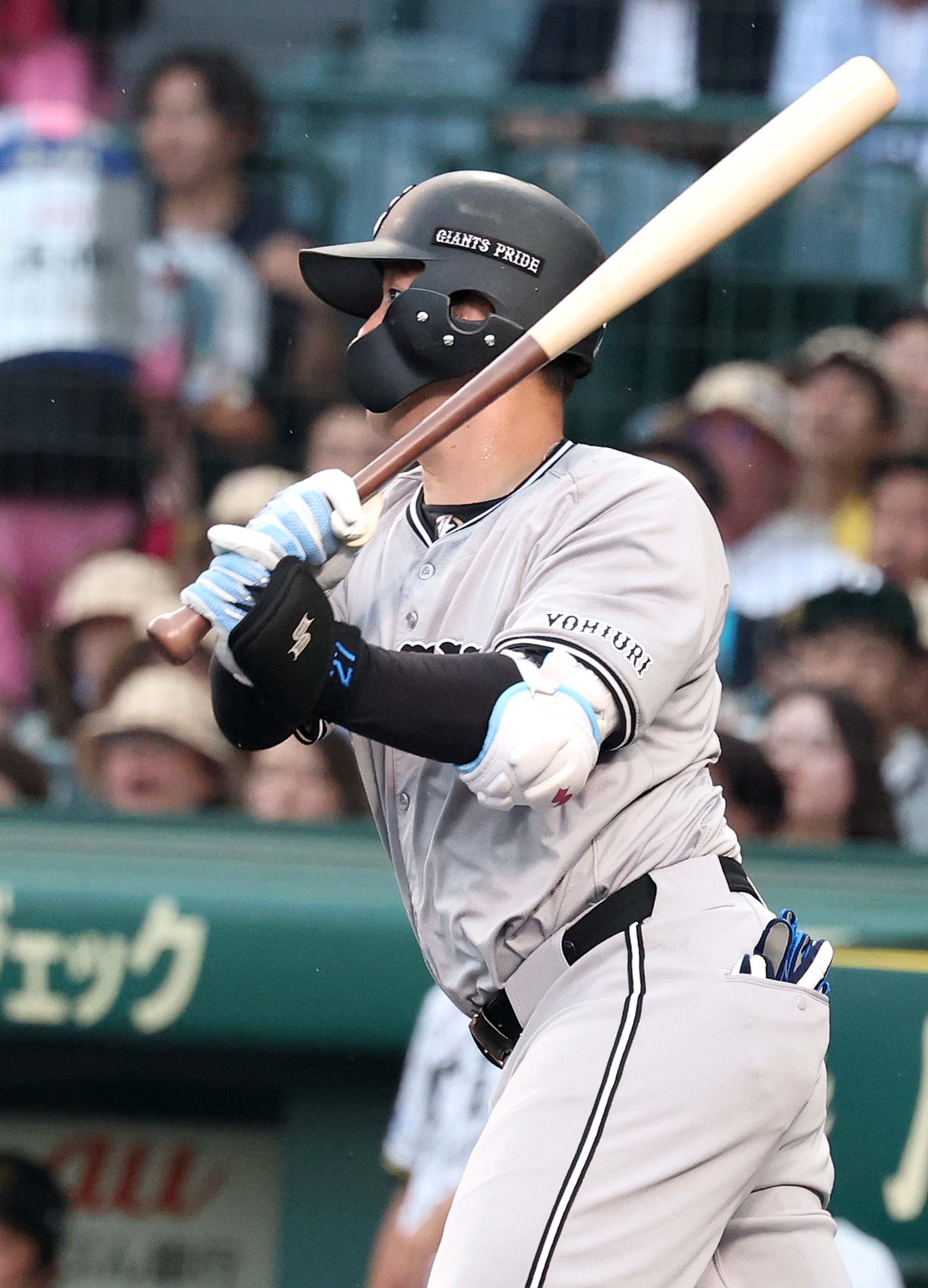 【新品未開封】岸田行倫選手　読売ジャイアンツ　巨人軍　レプリカユニフォーム　M 新品未開封】岸田行倫選手 読売ジャイアンツ 巨人軍 レプリカ