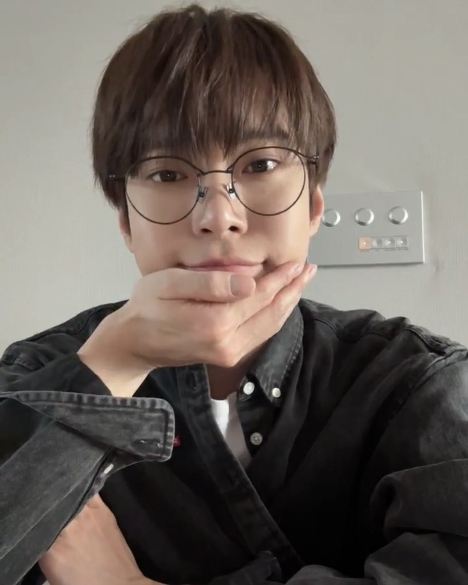 저화질의 도영 tweet media