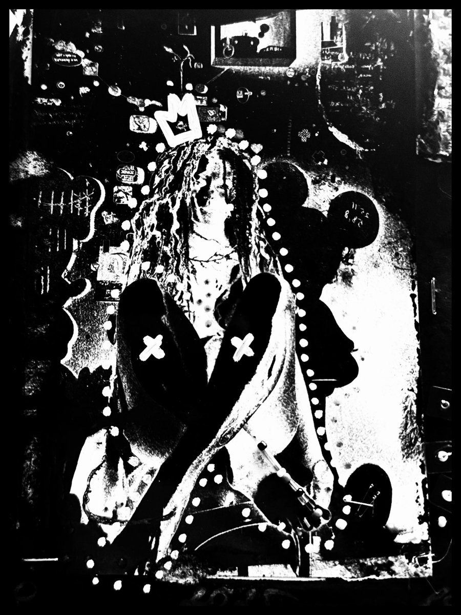 great news: someone bought an artist's book from me 🥹🖤 
you can see the book here 📓t.me/alchemy_mystic…

and join the chat 👻💗💬