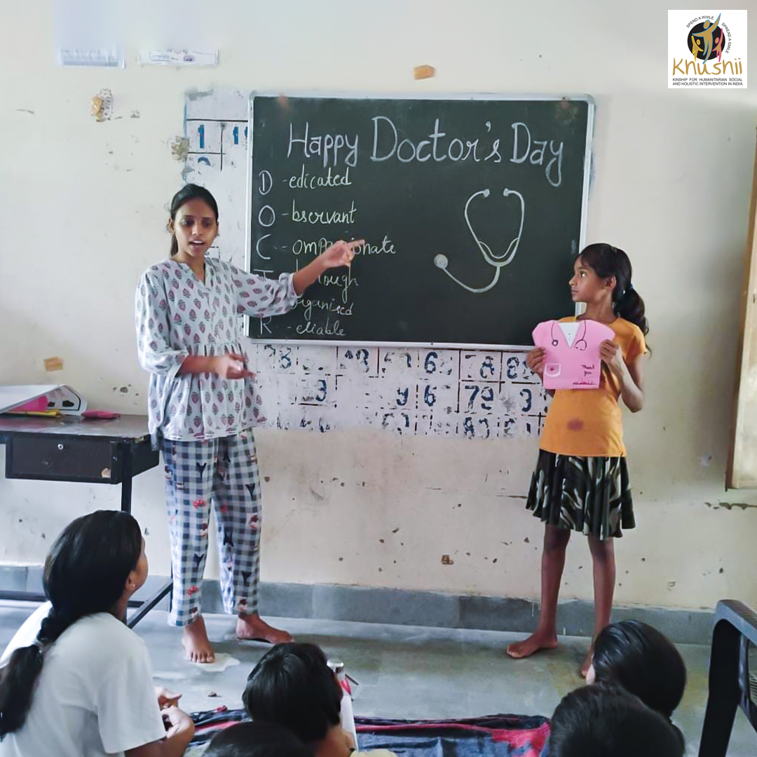 KhushiiNGO's tweet image. 𝙉𝙖𝙩𝙞𝙤𝙣𝙖𝙡 𝘿𝙤𝙘𝙩𝙤𝙧'𝙨 𝙙𝙖𝙮 𝙘𝙤𝙢𝙢𝙚𝙢𝙤𝙧𝙖𝙩𝙞𝙤𝙣
𝙑𝙚𝙣𝙪𝙚 - 𝙃𝙤𝙣𝙙𝙖 𝙠𝙞 𝙋𝙖𝙩𝙝𝙨𝙝𝙖𝙡𝙖 - 𝙃𝙖𝙧𝙮𝙖𝙣𝙖
16 𝙘𝙚𝙣𝙩𝙧𝙚𝙨 𝘿𝙖𝙩𝙚
1𝙨𝙩 𝙅𝙪𝙡𝙮 2025
National Doctor's Day in India, observed on 1 July, honors the dedication of doctors.