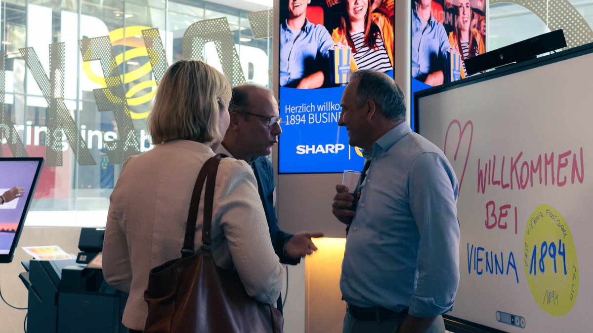 FirstViennaFC's tweet photo. Vom Showroom direkt ins Kino: Beim 25. Business-Event des 1894 Business Club by SHARP traf Innovation auf Fußballleidenschaft. 🎞️✨
Danke an SHARP für diesen besonderen Abend! 💙💛

Mehr dazu findest du hier: https://t.co/nPESwZjciD !📲

#ViennaFamily https://t.co/PGJnhxrPul