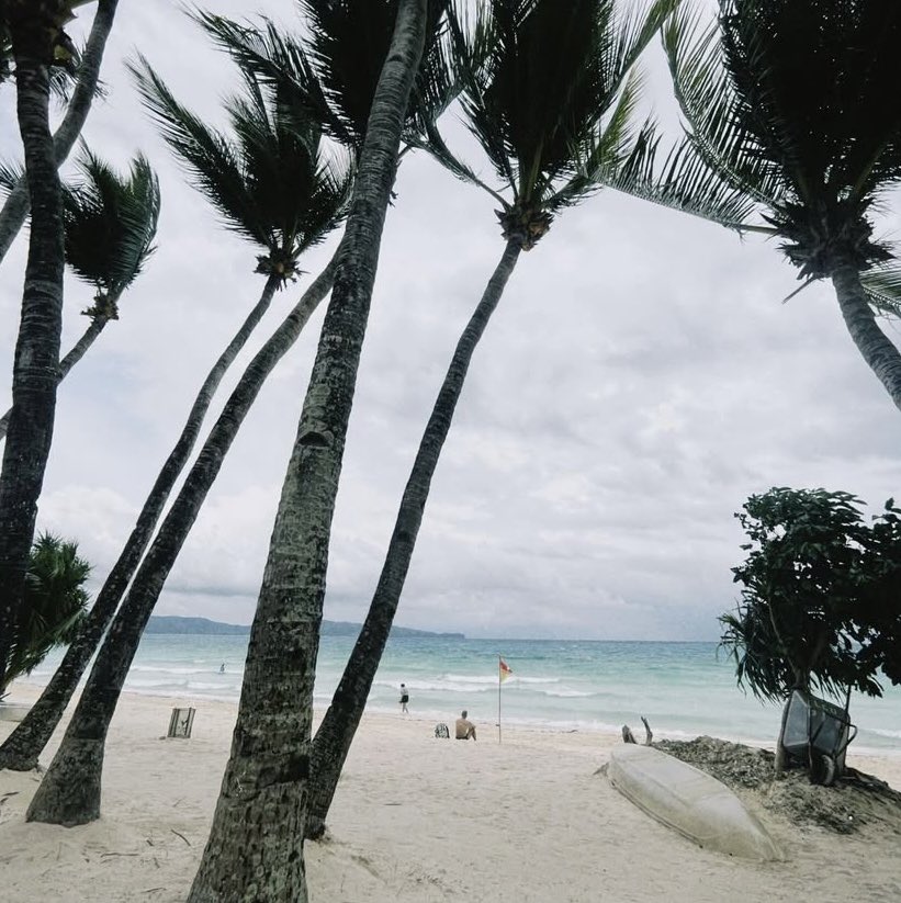 aclcl0ver's tweet photo. pov : youʼre on a vacation with aubrey caraan 🩷🏖️ https://t.co/Hgeyxkwht7
