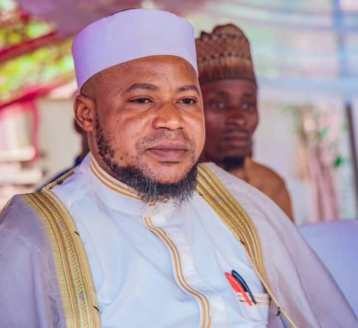 InsideOsogbo's tweet photo. The death of Imam Abdulafeez Haroon Samonigongo, has been announced in the early hours of today.  Until his death, he was the Chief Imam of Islahudeen Central Mosque, Alekuwodo, Òṣogbo.

We pray that the Lord grants him eternal rest. 

#InsideOsogbo https://t.co/UqDTTaXE7F